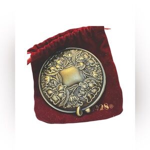 Beautiful ‘1928’ designed vintage pocket compact mirror.